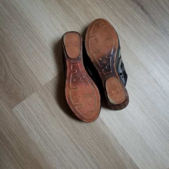 La Pinta Clogs - Picture 4 of 4